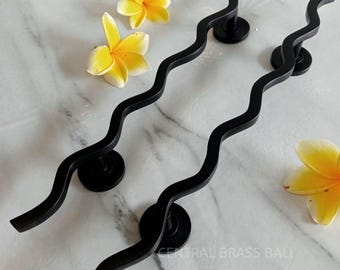 Maçaneta de porta preta ondulada em latão (conjunto de 2 peças) (TARIFA PAGA)