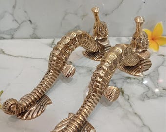 Paire de poignées de porte hippocampe | Poignées de porte d'entrée en laiton massif | Poignées de porte d'entrée dorées | Quincaillerie d'entrée principale nautique côtière