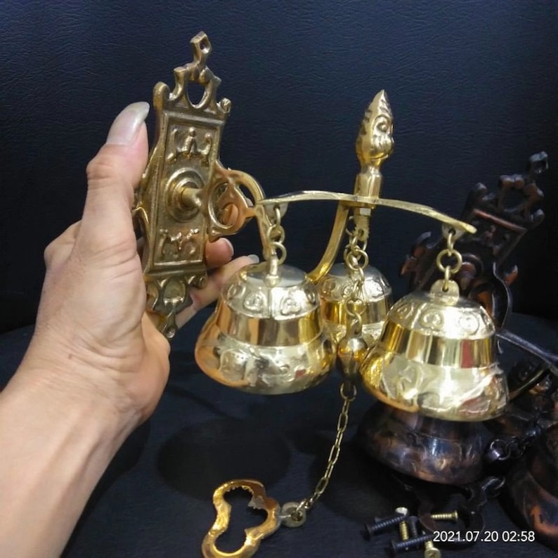 Wall-mounted brass door bell vintage
Brass wind chime for home entry
Solid brass door chime vintage
Vintage hanging brass door bell
Brass door bell gift for couple
Brass door bell shopkeepers vintage
Solid brass wall-mounted chime