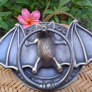Bat Wing Door Handle Pull
Spooky Door Knocker Halloween
Decorative Door Knocker for Home, Bat Wings Door Knocker
Gothic Door Knocker
Halloween Door Decor
Bat Door Pull Handle
Unique Door Knocker Gift
Decorative House Door Knocker
Halloween Gift Door