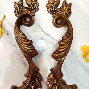 Coppia di maniglie per porte in ottone stile foglia, tiranti per porte in ottone massiccio, ferramenta vintage per porte d'ingresso, maniglie per la porta principale d'ingresso