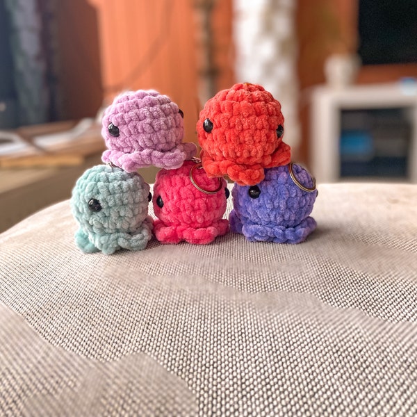 Porte-clés au crochet fait main, peluche de poulpe au crochet faite à la main, porte-clés en peluche, peluche de poulpe, poulpe au crochet, crochet amigurumi, fait à la main