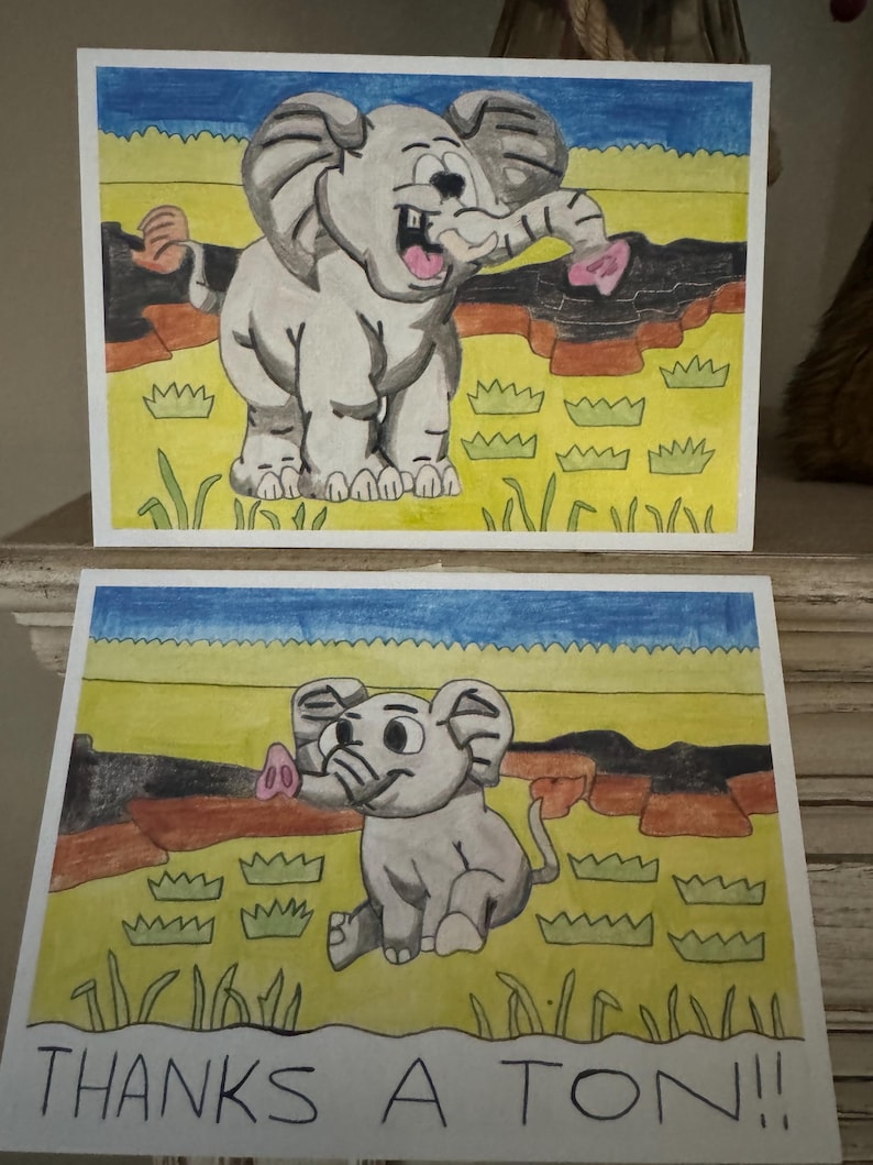 Puede incluir: Dos dibujos de elefantes en un campo de hierba. El primer elefante est&aacute; de pie y tiene la trompa levantada. El segundo elefante est&aacute; sentado y tiene la trompa en la boca. Ambos elefantes son grises y tienen narices rosas. Los dibujos est&aacute;n en papel blanco con un cielo azul y hierba amarilla. El dibujo de abajo tiene el texto "THANKS A TON!" escrito debajo.