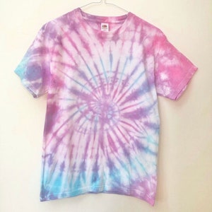 Camiseta tie-dye - Princesa Disney, rosa, azul, morado - 100 % algodón - Hecha a mano en el Reino Unido - Tallas disponibles para adultos y niños - Envío GRATUITO