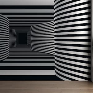 Może przedstawiać: Wzór tapety w czarno-białe pasy z efektem 3D, tworzący iluzję korytarza lub tunelu. Tapeta jest pokazana w pokoju z betonową ścianą i roślinami w doniczkach.