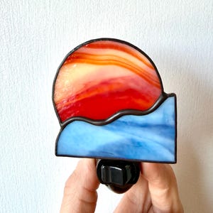 Rode zon op de oceaan nachtlamp (A), glas-in-lood