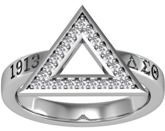 Bague en argent Delta Sigma Thêta. Le prix de vente se termine dimanche !