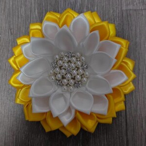 OES Flower Brooch with Magnetic backing Yellow/White Flower