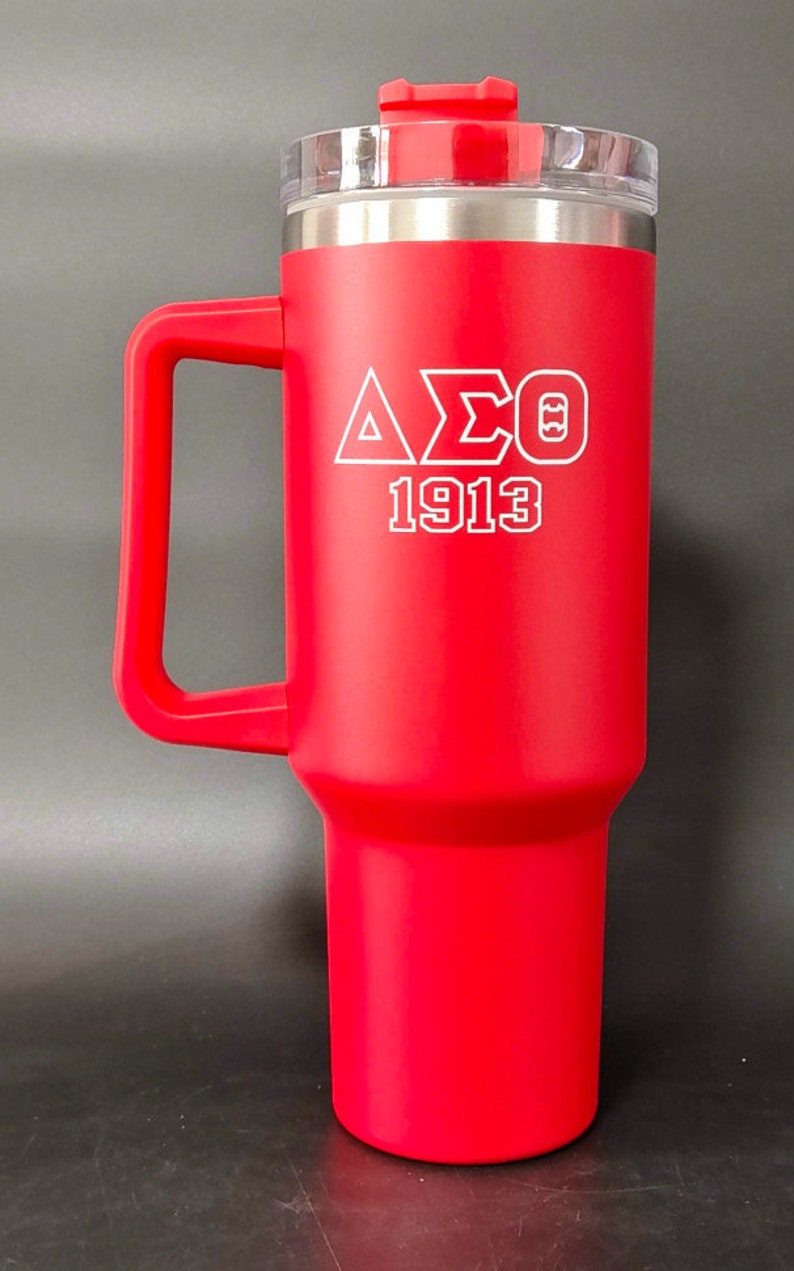 Gobelet Sigma Theta de 40 oz en acier inoxydable avec paille. Prise de précommandes Expédition dans 2 semaines Le prix de vente se termine dimanche Hotseller Single Print