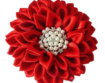 Broche Delta Sigma Theta fleur rouge avec support magnétique