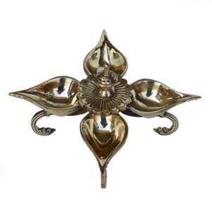 Elegant Brass Diya Lamp for Puja Oil Lamp Table Top