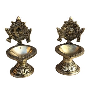 Elegant Brass Shankh Chakra Diya Lamp for Puja Oil Lamp Table Top