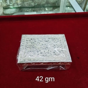 Puur zilveren Chowki met handgemaakt ontwerp met zilver, premium Chowki/Peeta/Patla voor Pooja en cadeaudoeleinden - 42 gram