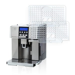 Op de afbeelding: Een roestvrijstalen PrimaDonna espressomachine met een digitaal display en bedieningspaneel. De machine heeft een ingebouwde koffietuit en een lekbak. Transparante plastic beschermhoezen zijn op de achtergrond.