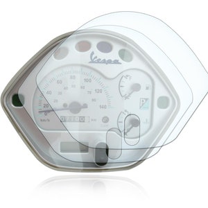 Puede incluir: Un protector de pantalla de plástico transparente para un velocímetro de scooter Vespa. El protector de pantalla está diseñado para ajustarse al velocímetro y protegerlo de arañazos y daños.