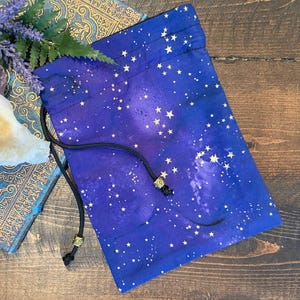 Bolsa con cordón para baraja de tarot - Cielo nocturno azul púrpura, estrellas, espacio