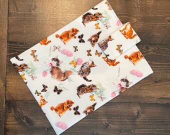 Protector de funda de libro o tableta - acolchado - manga de diario - gatitos juguetones, gatos, gatitos dulces y mariposas imprimir