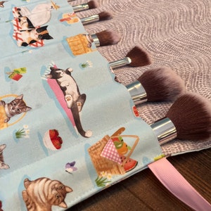 Makeup Brush Roll, Travel Make Up Brush Organizer, Travel Make Up Brush Holder, Cosmetic Brush Case Cats Picnic Summer on Blue