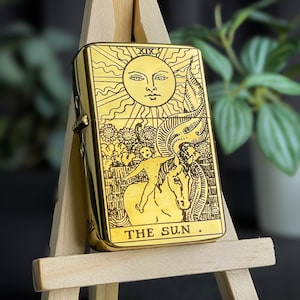 The Sun-tarotkaart aangepaste gegraveerde aansteker || Gepersonaliseerde aanstekercadeau voor hem en haar || Messing klapaansteker vintage design || Tarotcadeau
