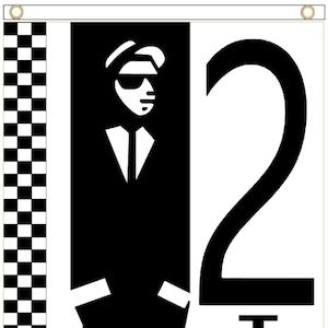 Può includere: Illustrazione in bianco e nero di un uomo con cappello e occhiali da sole, in piedi accanto al numero "2" con la parola "TONE" scritta verticalmente sotto.