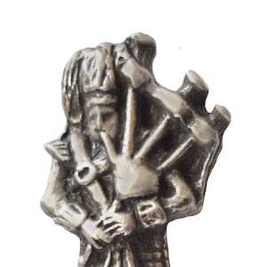 Scottish Piper Bagpipes Player Small Pewter Pin Badge - Hand Made in The United Kingdom