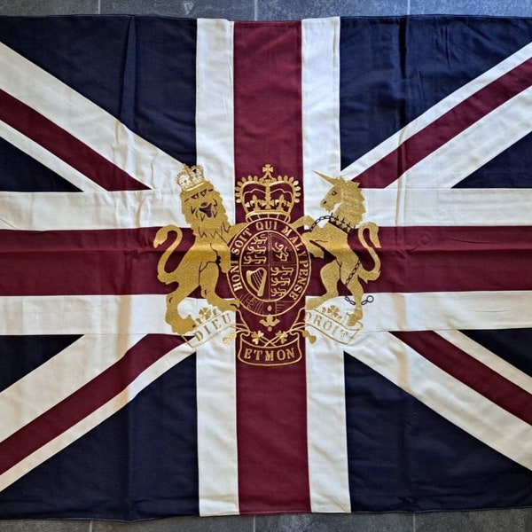 United Kingdom UK Union Jack Royal Crest Fully Sewn Flag 152cm x 101cm - 6 Eyelets