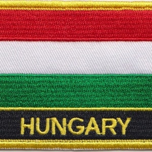 Könnte beinhalten: Gestickter Aufnäher mit der ungarischen Flagge, mit roten, weißen und grünen Streifen. Der Aufnäher hat einen schwarzen Rand mit dem Wort "UNGARN" in gelben Buchstaben.