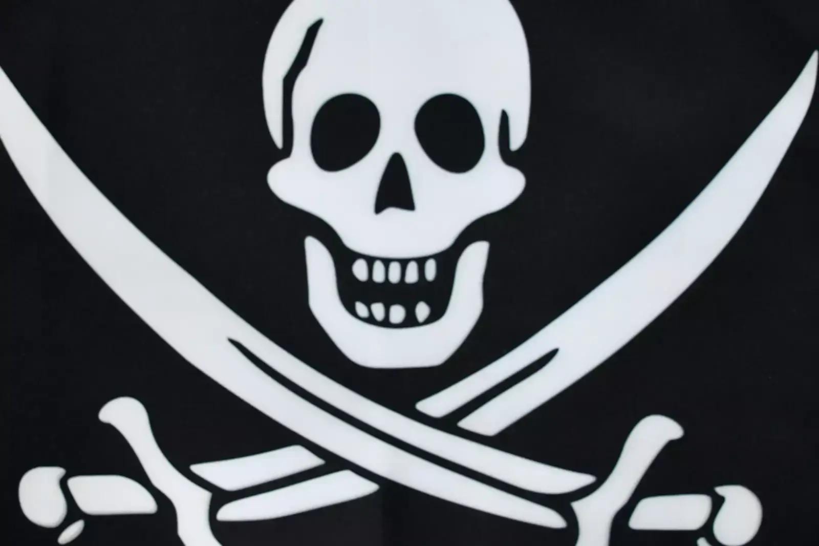 Jack Rackhan Pirate Skull & Crossbones Boat Flag With Rope and Toggle ...