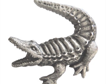 Crocodile Pewter Pin Badge - Fabriqué à la main au Royaume-Uni