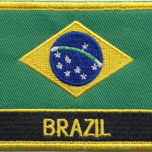 Op de afbeelding: Een geborduurde patch met de Braziliaanse vlag, met het woord "BRAZIL" in gele letters op een zwarte achtergrond.