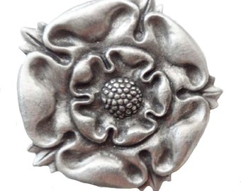 House of Lancaster Lancashire Rose Pin Badge in Gold Plated English Pewter 