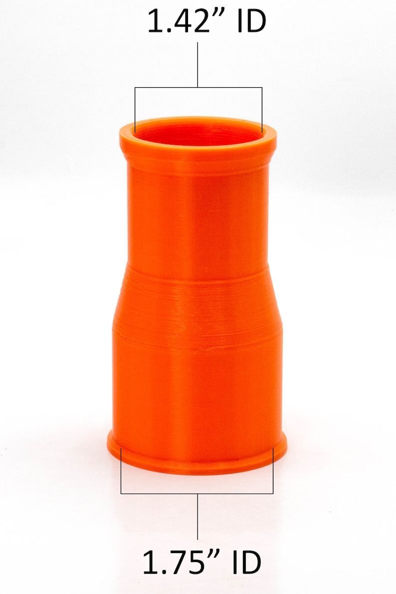 Op de afbeelding: Oranje kunststof reducer fitting met een binnendiameter (ID) van 1,42" aan de bovenkant en een ID van 1,75" aan de onderkant.