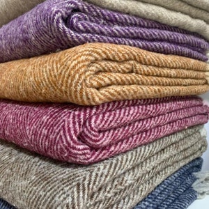 Merino Wool Herringbone Blanket: Vintage Style Throw (130x170 cm)