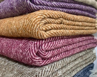 Merino Wool Herringbone Blanket: Vintage Style Throw (130x170 cm)