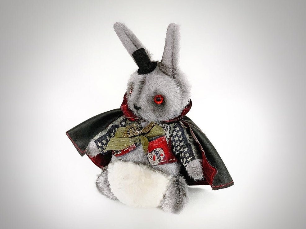 I made this vampire bunny for my friend, who is in to Gothic stuff and has  a Birthday so close to Easter. H…