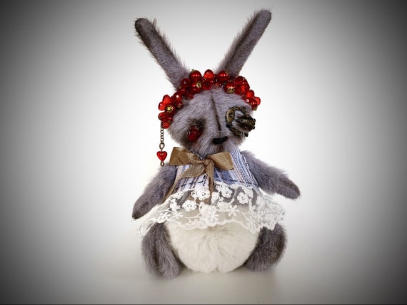 Poupée lapin en peluche