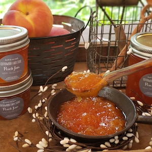 Pfirsichmarmelade, Pfirsichmarmelade in kleinen Mengen, handwerklich hergestellte Gourmet-Marmelade – Gelee, natürliche Pfirsichkonserven, handverlesenes Obst, Wisconsin-Farm-to-Table-Leckereien