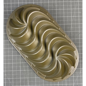 Nordic Ware Heritage Loaf Pan 6-Cup Gold Aluminum Nonstick Bakeware