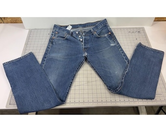 Jean pour homme Levis 501 Original Fit à braguette boutonnée W33 L34 denim vieilli délavé