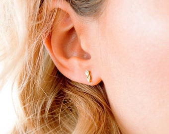 Tulp oorbellen | Nederlands sieraad | Stainless steel RVS goud of zilver | Minimalistische studs met kleine tulp | Cadeau voor haar