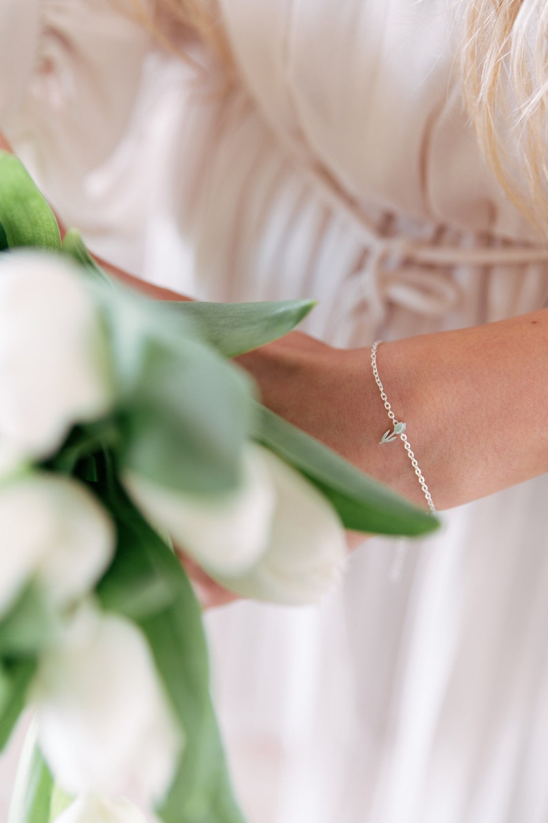 Tulip bracelet Dutch jewelry Stainless steel stainless steel gold or silver Minimalist bracelet with small tulip charm Gift for her image 3