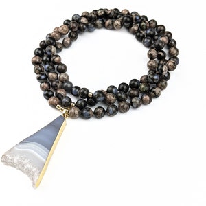 Glaukophan-Achat Tasbih + Dua-Karte | 99 Gebetsperlen, Misbaha-Perlen, Koranpassage, Dhikr-Geschenk für Sie