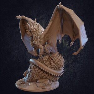 Curvetooth Opulent Dragon Miniature - The Dragon Trappers Lodge -  Fantasy - D&D - Pathfinder -  Monster