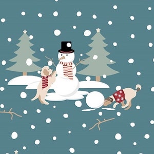 Puede incluir: Dos perros juegan en la nieve con un mu&ntilde;eco de nieve. Un perro es marr&oacute;n y blanco y lleva un jersey rojo y blanco. El otro perro es blanco y lleva una bufanda roja. El mu&ntilde;eco de nieve lleva un sombrero de copa negro y una bufanda roja y blanca.