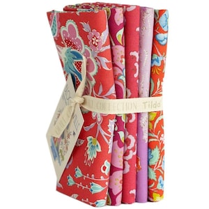Tilda Fat Quarter Bundle, Bloomsville Collection, Tomato/Plum, 5 Fabrics, 20 x 22 inches, 300159