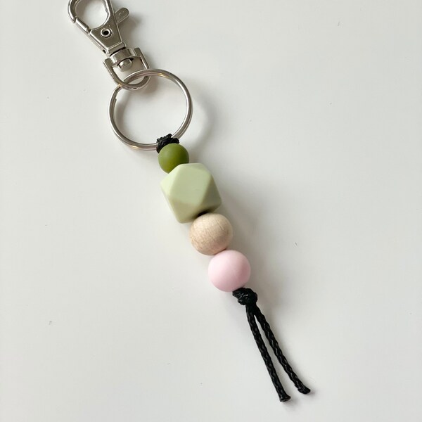 Schlüsselanhänger aus Perlen * Silikonperlen * lind * oliv * rosa