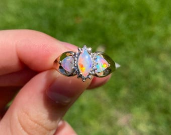 Anillo de ópalo de 10 quilates