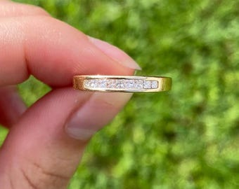 Anillo vintage de oro de 14k con diamantes talla princesa