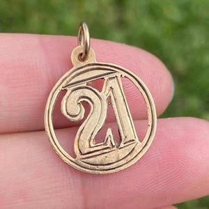 Vintage 9k #21 Charm