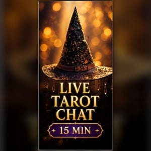 Könnte beinhalten: Ein schwarzer Hexenhut mit goldenen Sternen und Monden, einem braunen Lederband und Kristallanhängern. Der Text "LIVE TAROT CHAT" ist in Gold geschrieben, darunter "15 MIN", vor einem dunklen Hintergrund.